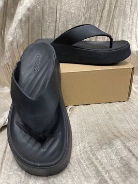CROCS Getaway Black Platform Toe-Post Sandals
